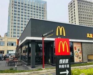 层高6米可隔二层丨挨着小区口丨带燃气可餐饮丨近地铁口随时看房