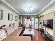 此房两南一北 户型正气 小区中间位置 采光不影响 非底楼