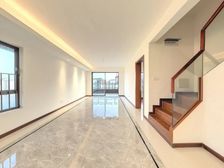 保利中航城 诚心出售 价格可谈 送家私家电车位 包税 东南向