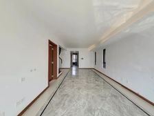 保利中航城 诚心出售 价格可谈 送家私家电车位 包税 东南向