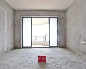 中房观湖国际 南向通透 送车位物业 保养好 小区环境好 急售