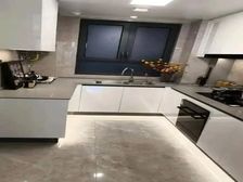 十六号线地铁站旁边精装三房!!来电送车位!!现有九五折!