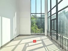 半山别墅 使用率高300平方 花园约80平方有前后院可停车