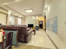 中间位置,旺中带静,合适宜居 此房源产权清晰,南向,小区中间