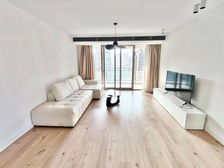 武宁路地铁口高端品质小区,连体大阳台。采光无档,看房方便