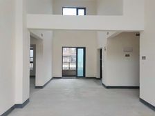 两层顶跃 带两个大露台 还带屋顶花园 实的面积可达200平