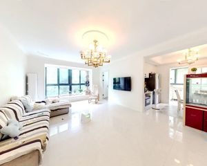 芳辰丽阳诚心出售,电梯房看房方便,交通便利配套齐全