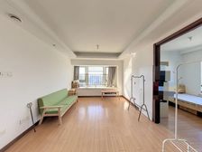 此房户型方正三开间朝南视野开阔采光充足