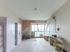 钥匙房,房子简装修。这个价格真急卖,随时可看房。外国雨书包房