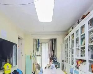 店长推荐 地铁长阳站 南向两居室 精装修 购物方便