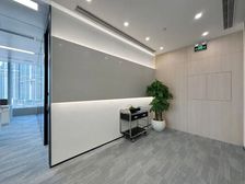 双面采光 豪华装修 繁华商业配套接待方便 招商直租 免中芥费