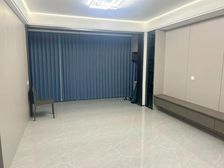 地铁口洋房,全新装修50万,带车位,位置好楼层好