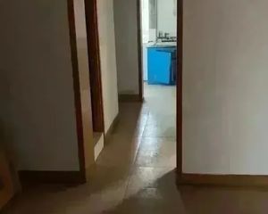 角门 电梯大一居 140万