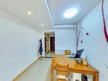 爱情海旁 万科悦峰一二期 精装三室 拎包入住 正南 看小区