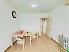 逸东花园 3室2厅2卫 精装修 135万元