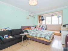 南北通两房一厅,97年房龄,11号线地鉄口,价格非常便宜