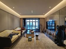 万科御澜道精装四房 东北向中层 满二仅218万