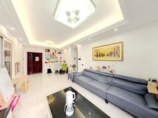 此房是精装修西边套,户型方正,明厨明卫,楼层好