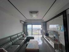 高楼层视野无遮挡 近医院 购物方便 交通便捷 楼龄新 双卫