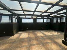 天湖国际,下楼就是龙湖,实用面积有400,带大露台,有车位