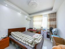 万泾花园高楼层三房,双轨交汇,小区新,生活成本低