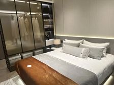 精装修3房2厅2卫中间楼层,采光无遮挡,诚意出售,看房方便!