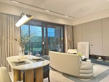 精装修+次新高品质小区+房南北诚意出售+看房随时