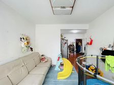 新上架 全明两居室 底价超乎您想象 户型方正 紧邻着地铁口