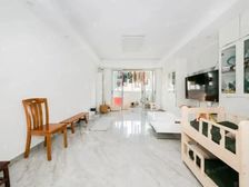 小区中心位置,全屋精装定制,南北通透,满五产权清晰,出行方便