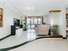 09年园林式小区,自带人工湖,背靠淀浦河,精装修电梯大三房!