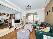 新出房源,业主卖掉出国,稍有的平层三房,南北通透,拎包入住