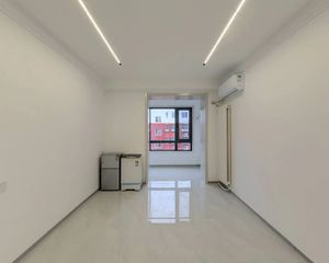 急售 西环里小区 一居室使用面积50平 精装修 随时看房