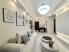 急售!全新装修!业主只住3个月,带车位送家私家电!来电看房