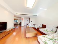 金湖湾新上大平层,好楼层 保养新 诚心出售 装修配套齐全