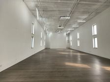 草场地艺术区独栋287平米空间开阔适合创意类艺术类企业入