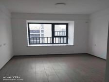 光明星城 双卫电梯4室 次新小区 精装好房