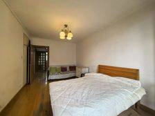 万体板块,空军集团建造,南北两房一厅,出门漕溪路地铁口,诚售