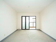 南山楠香雅苑130平 纯毛坯4室2厅 户型方正 双阳台