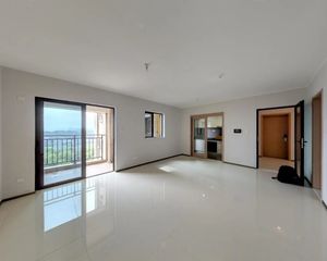 时代倾城二期精装未入住空房,中间楼层,可看江看公园