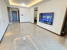 万科皇马郦宫 南向采光好 电梯房 车位充通便利 双卫