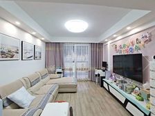 精装修可拎包入住两房两厅,好位置中间楼层,通风采光嘎嘎好