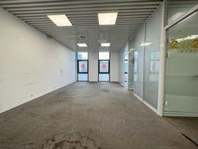 现场拍摄大族商圈甲级写字楼108平精装带隔间可实地註册随时看