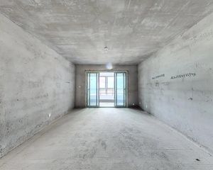 次新小区 洋房 毛坯五房 一梯两户纯板楼 得房率高