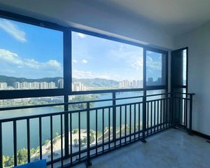 中建梅溪湖中心 满五 近地铁 正规商品房 双卫格局
