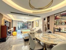 凯旋新世界枫丹丽舍 附带80平私家露台,使用面积接近300方