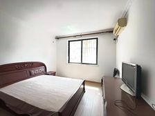 精装两房 带花园 精装全送 诚意出售 满五南北通透 出行方便