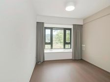 次新小区,高档中式园林风,南区飞机大三房,人车分流,附赠车位