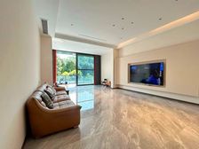 临湖别墅 中央空调加地暖 有电梯 全新装修 单层120平