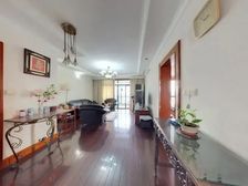 飞机户型 业主诚意出售 精装修,保养的很好位置好