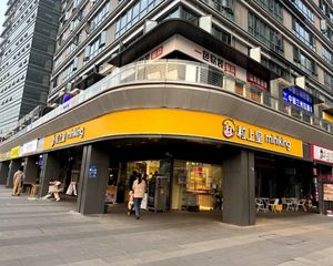 出售!梅溪湖商圈近地铁口写字楼下大拐角临街商铺年租金10W